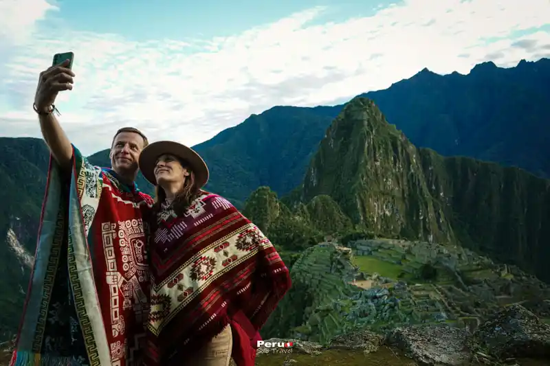 Machu Picchu in couple